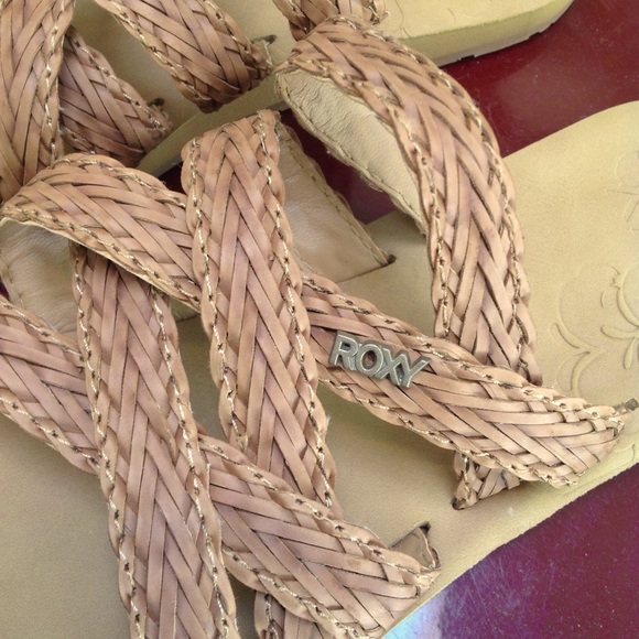 ROXY sz7 braided 5 crisscross band slides. Never worn, new stickers on bottoms. - Picture 1 of 7